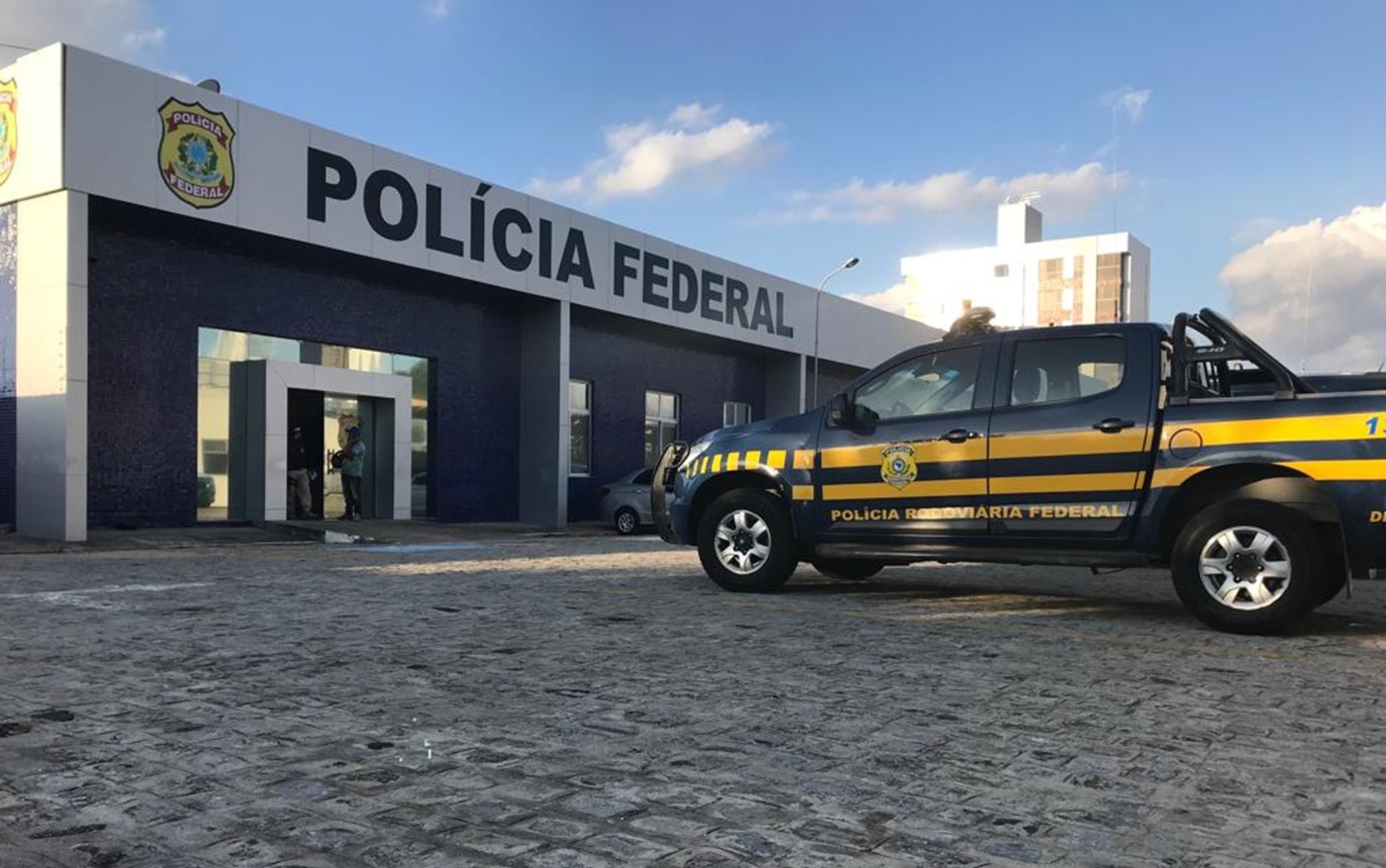Carro é apreendido pela Polícia Federal em Campina Grande em ação contra desvios de recursos milionários da saúde