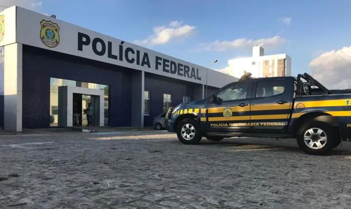 Carro é apreendido pela Polícia Federal em Campina Grande em ação contra desvios de recursos milionários da saúde