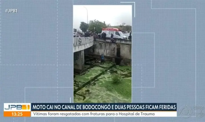 Duas pessoas ficam feridas após motocicleta cair dentro de canal em Campina Grande, na PB